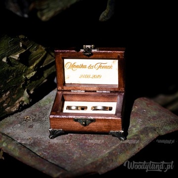 Шкатулка, шкатулка для обручальных колец с утолщениями и персоной.