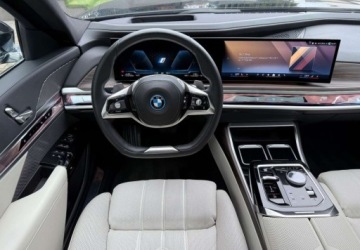 BMW Seria 7 G70 Sedan Plug-In 3.0 50e 489KM 2023 BMW Seria 7 BMW Seria 7 3.0 Hybryda Plug-in 489KM, zdjęcie 25