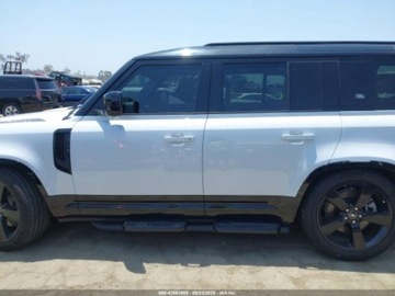 Land Rover Defender IV (L663) 2023 Land Rover Defender 110 X-Dynamic SE 2023 3.0l 3.0 Benzyna 395KM, zdjęcie 2