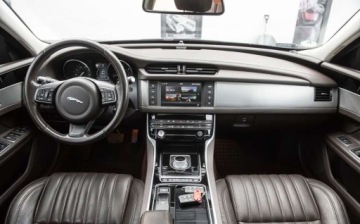 Jaguar XF II Sedan 2.0 i4D 180KM 2016 Jaguar XF XF 2.0D 180KM Full Pano LEdy Skora Camera Navi Full ASO 2.0, zdjęcie 27