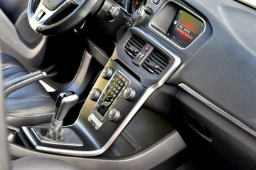 Volvo V40 II 2019 Volvo V40 2.0 T2 122KM RDesign Panorama Skóra, zdjęcie 16