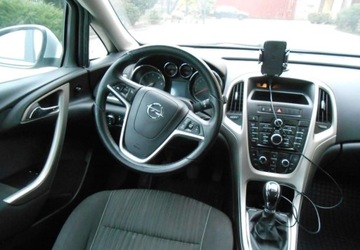 Opel Astra J Sports Tourer 1.7 CDTI ECOTEC 110KM 2011 Opel Astra Opel Astra J 1.7 Diesel 110KM, zdjęcie 8