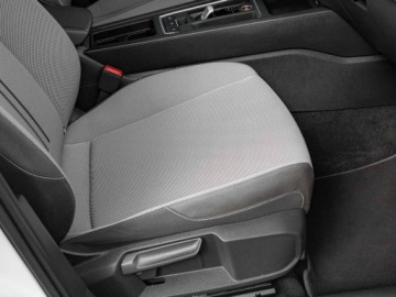 Seat Leon IV Hatchback 1.5 eTSI (MHEV) 150KM 2023 Seat Leon 1.5 TSI DSG Podgrz.f I kier Cz.cof, zdjęcie 30