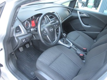 Opel Astra J Sports Tourer Facelifting 1.4 Turbo ECOTEC 140KM 2013 Opel Astra 2013 rok przebieg 85400km, zdjęcie 5