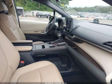 Toyota Sienna III 2022 Toyota Sienna XLE, 2022r., 4x4, 2.5L 2.5 Benzyna 189KM, zdjęcie 8