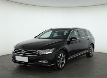 Volkswagen Passat B8 Variant Facelifting 2.0 TDI SCR 150KM 2022 VW Passat 2.0 TDI, Salon Polska, Serwis ASO, zdjęcie 1