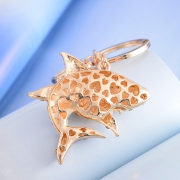 Брелок для ключей с розовой акулой