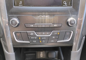 Ford Mondeo V Sedan 2.0 TDCi 150KM 2019 Ford Mondeo 2019r, 2.0 TDCI. Uszkodzony przod. Jezdzi. 2.0 Diesel 150KM, zdjęcie 13