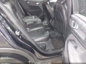 Volvo XC40 Crossover 2.0 T5 247KM 2020 Volvo XC 40 T5 Momentum 2020 2.0 Benzyna 248KM, zdjęcie 12