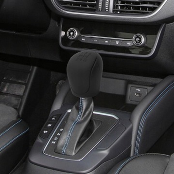 Цветной силиконовый чехол на ручку переключения передач.