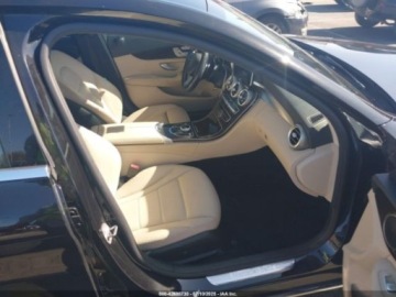 Mercedes Klasa C W205 2017 Mercedes-Benz Klasa C 2017 MERCEDES-BENZ C 300 LUXURYSPORT 2.0 Benzyna, zdjęcie 12