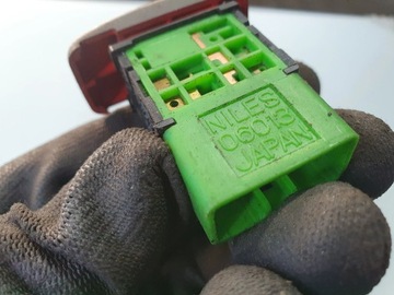 MITSUBISHI GALANT 2000 TLAČÍTKO SVĚTEL VÝSTRÁŽNÝCH