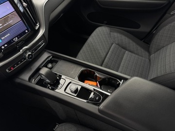 Volvo XC60 II 2022 Volvo XC 60 B4 D Essential / 1 właściciel / Salon, zdjęcie 22