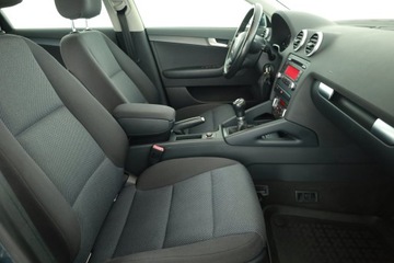 Audi A3 8P Hatchback 3d 1.2 TFSI 105KM 2012 Audi A3 1.2 TFSI, Klima, Klimatronic, Tempomat, zdjęcie 6