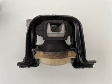 Citroen C3 II лапка опоры двигателя 9681706580