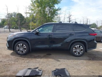 Toyota Highlander III 2023 Toyota Highlander XLE 2023 2.4l 2.4 Benzyna 265KM, zdjęcie 2
