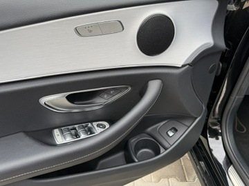 Mercedes Klasa E W213 Kombi Plug-in Facelifting 2.0 E300de 306KM 2022 Mercedes E 300 e Hybryda 50km na prądzie 2022, zdjęcie 10