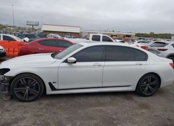 BMW Seria 7 G11-G12 2018 BMW Seria 7 2018, 4.4L, od ubezpieczalni, zdjęcie 2