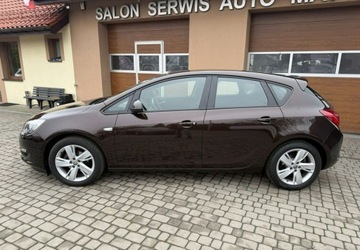 Opel Astra J Hatchback 5d Facelifting 1.6 Twinport ECOTEC 115KM 2013 Opel Astra 1,6 116KM Klimatyzacja Krajowy Serwisowany 1.6 Benzyna 115KM, zdjęcie 9