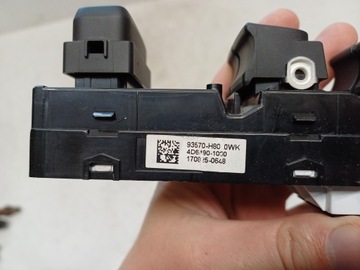 KIA RIO 4 IV 16- PŘEPÍNAČ OKNO LEVÝ PŘEDNÍ 93570-H8000