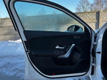 Mercedes Klasa A W177/V177 Hatchback 1.3 200 163KM 2021 Mercedes-Benz Klasa A 200 4-Matic AMG Line 8G-DCT 1.3 Benzyna 163KM 2021r, zdjęcie 11