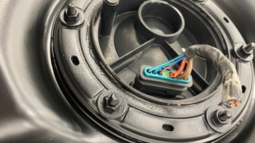 NÁDRŽ PALIVA MERCEDES S W221 BENZÍN 2214701501