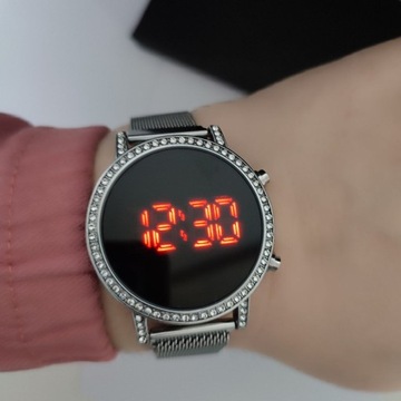 Zegarek damski srebrny magnetyczne zapięcie LED data elegancki na Prezent