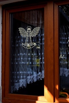 Ażurowy aniołek ozdoba bożonarodzeniowa na okno