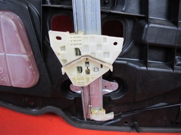 MAZDA 2 II DE 3D 07- ZVEDÁK OKNO PRAVÝ PŘEDNÍ