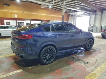 BMW X6 G06 2021 BMW X6 M50i 2021 4.4 Benzyna 523KM, zdjęcie 3