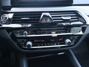 BMW Seria 5 G30-G31 Touring 520d 190KM 2018 BMW 5 520d, 187 KM, Automat, Skóra, Navi, Klima, zdjęcie 11