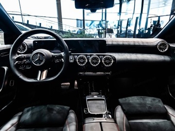 Mercedes CLA C118/X118 Coupe Facelifting 1.3 200 163KM 2025 MERCEDES-BENZ CLA 200 AMG Line Sedan 1.3 (163KM) 2025, zdjęcie 7