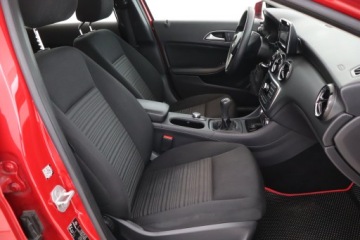 Mercedes Klasa A W176 Hatchback 5d 1.6 180 BlueEFFICIENCY 122KM 2014 Mercedes A A 180, Klima, zdjęcie 8