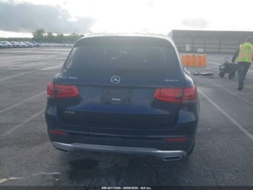 Mercedes GLC C253 2021 Mercedes-Benz GLC 2021 r. ,2,0L 300 4 MATIC 2.0 Benzyna 255KM, zdjęcie 4