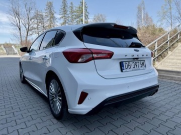Ford Focus IV Hatchback 1.5 EcoBoost 150KM 2019 Ford Focus Full LedNaviAsystent ParkowaniaST-LINEFull OpcjaORYGINALNY LAKI, zdjęcie 6