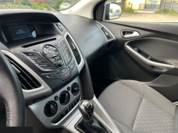 Ford Focus III Hatchback 5d 1.0 EcoBoost 100KM 2013 Ford Focus 1.0 EcoBoost Start-Stopp-System Champions Edition 100KM 2013r, zdjęcie 16