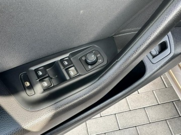 Volkswagen Passat B8 Variant 2.0 TDI BlueMotion SCR 150KM 2016 Volkswagen Passat Variant Łopatki Grzany fotel, zdjęcie 15