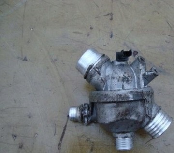 BMW E90 E91 E92 E93 2.8 3.0 POUZDRO TERMOSTATU