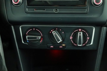 Volkswagen Polo V Hatchback 3d Facelifting 1.2 TSI BlueMotion Technology 90KM 2016 VW Polo 1.2 TSI, Salon Polska, Serwis ASO, Klima, zdjęcie 9