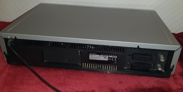 Видеомагнитофон SONY VHS с дистанционным управлением.