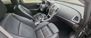 Opel Astra J Hatchback 5d 1.6 Turbo ECOTEC 180KM 2009 Opel Astra Opel Astra 1.6 Turbo Cosmo 1.6 Benzyna 180KM, zdjęcie 7