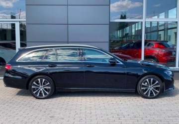 Mercedes Klasa E W213 Kombi Plug-in Facelifting 2.0 E300de 306KM 2021 Mercedes-Benz Klasa E 2.0 D 306KM PHEV PLUG-IN 4MATIC FV MARZA Serwis ASO, zdjęcie 36