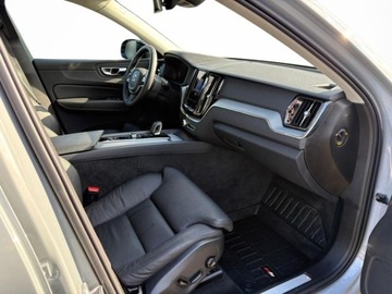 Volvo XC60 II Crossover Facelifting 2.0d B4 197KM 2024 Volvo XC 60 XC60 B4 AWD 197 KM Diesel Plus Dark 2024 Kamera 360 Skora AWD, zdjęcie 5