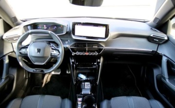 Peugeot 2008 II e-SUV Facelifting Elektryczny 54kWh 156KM 2023 Peugeot 2008 e-2008 54kWh GT SalonPL Facelift Gwarancja od RIA 156KM, zdjęcie 16