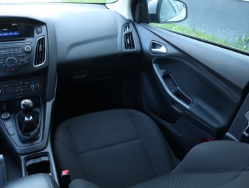 Ford Focus III Hatchback 5d facelifting 1.0 EcoBoost 125KM 2015 Ford Focus 1.0 EcoBoost, Salon Polska, Klima, zdjęcie 7
