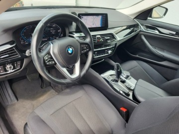BMW Seria 5 G30-G31 Touring 520d 190KM 2019 BMW 520 2.0d, 190KM, Kamery, zdjęcie 17