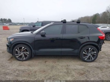 Volvo XC40 Crossover 2.0 T5 247KM 2020 Volvo XC 40 T5 R-Design 2020 2.0 Benzyna 248KM, zdjęcie 2