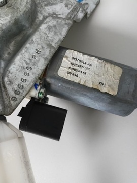 DODGE CHALLENGER 2015+ 15 16 MECHANIZMUS ZVEDÁK OKNO PRAVÝ PŘEDNÍ