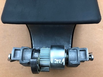 OPIERKA POD LOKET KŮŽE PANELU STŘEDNÍHO 4KE.864.205.A AUDI E-TRON 2020-