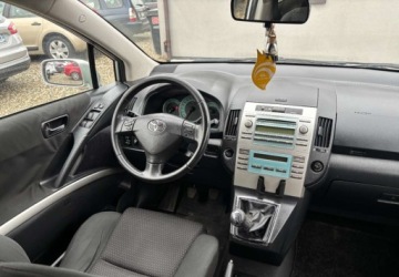 Toyota Corolla Verso AR10 2.2 D-4D 136KM 2009 Toyota Corolla Verso 2009 r. 2.2 Diesel 136KM, zdjęcie 16